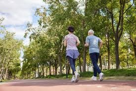 扎金花实战案例：用一对K赢下满桌金花的经典心理局。（扎金花牌局解析：一对K力压满桌金花的心理博弈经典一手）